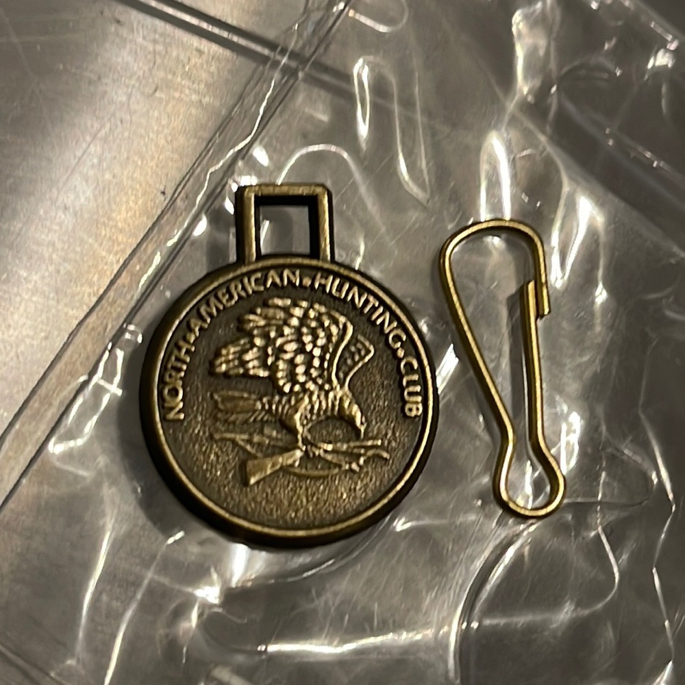 🔴ZIPPER PULL - NORTH AMERICA HUNTING CLUB EMBLEM NWOT